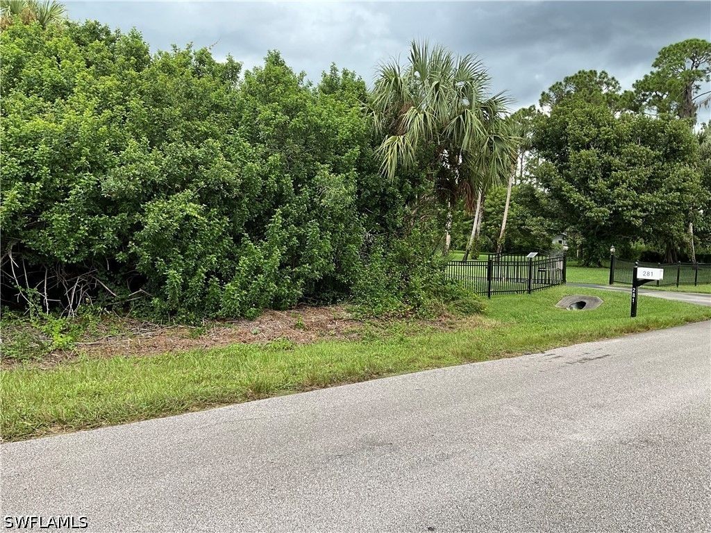 261 2nd St Ne, Naples