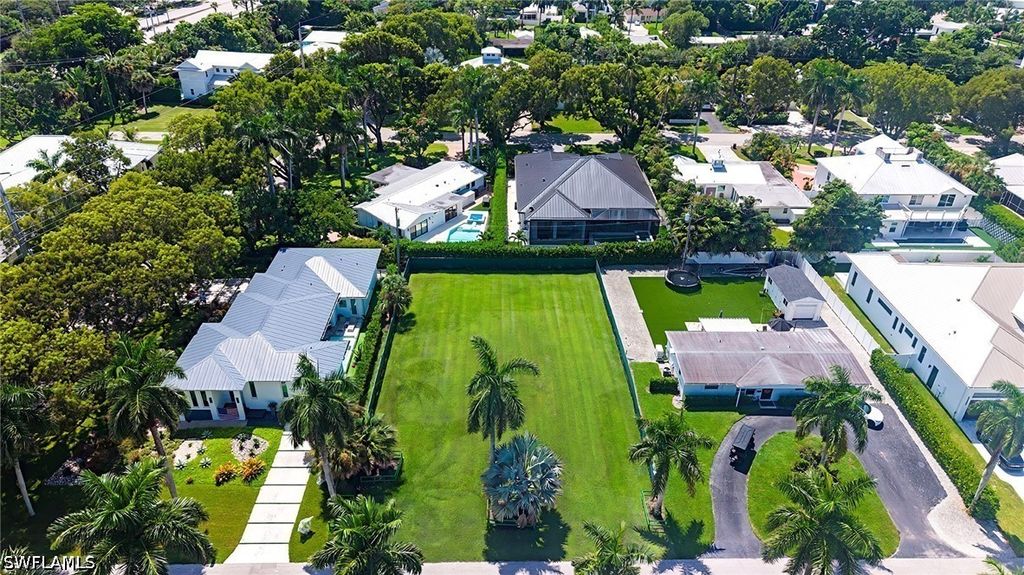 1268 13th Ave N, Naples
