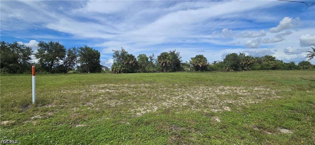 1315 Nw 8th Ter, Cape Coral