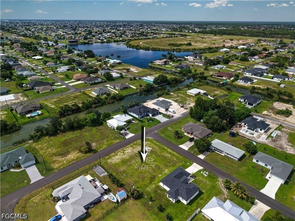 1320 Ne 19th St, Cape Coral