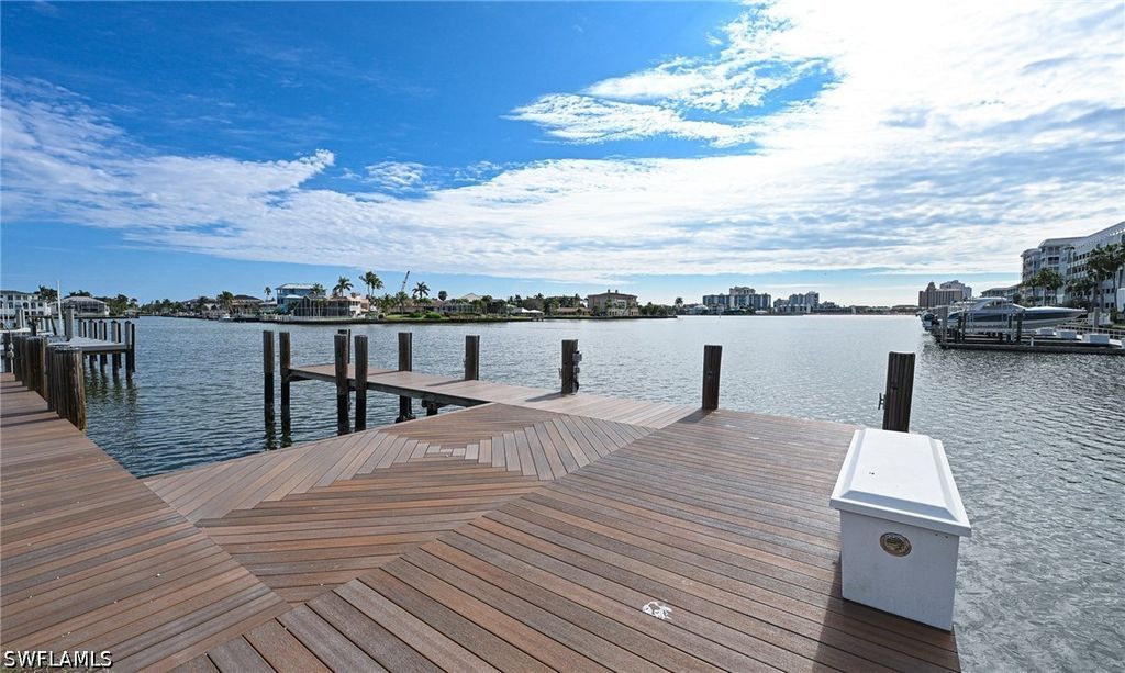 128 Bayview Ave, NAPLES