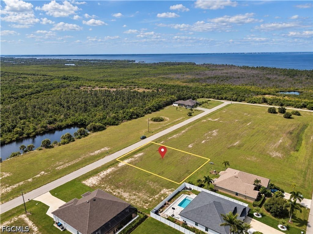4715 Nw 36th St, Cape Coral