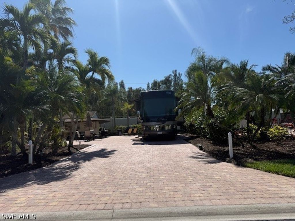 4572 Southern Breeze Dr, Naples