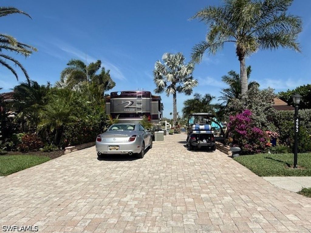 4593 Southern Breeze Dr, NAPLES