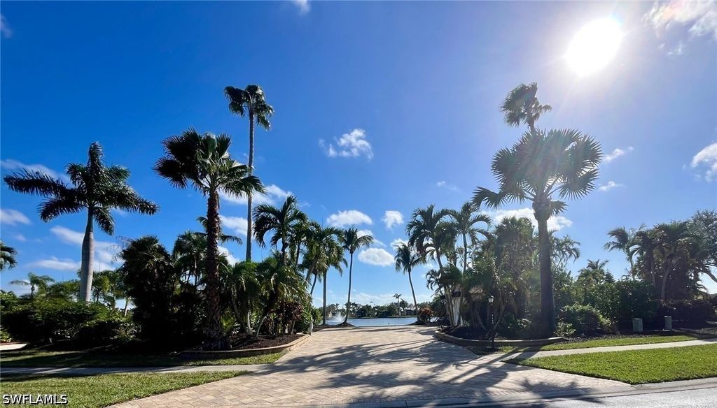 4669 Southern Breeze Dr, Naples