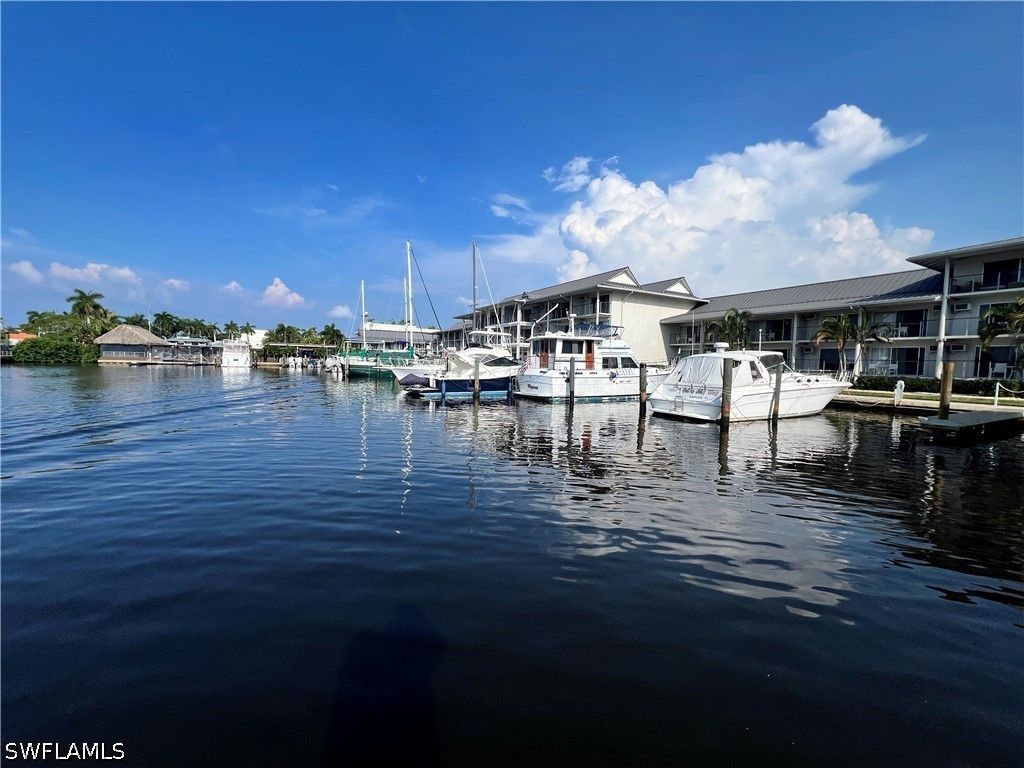 900 Broad Ave S. Bs-22, Naples