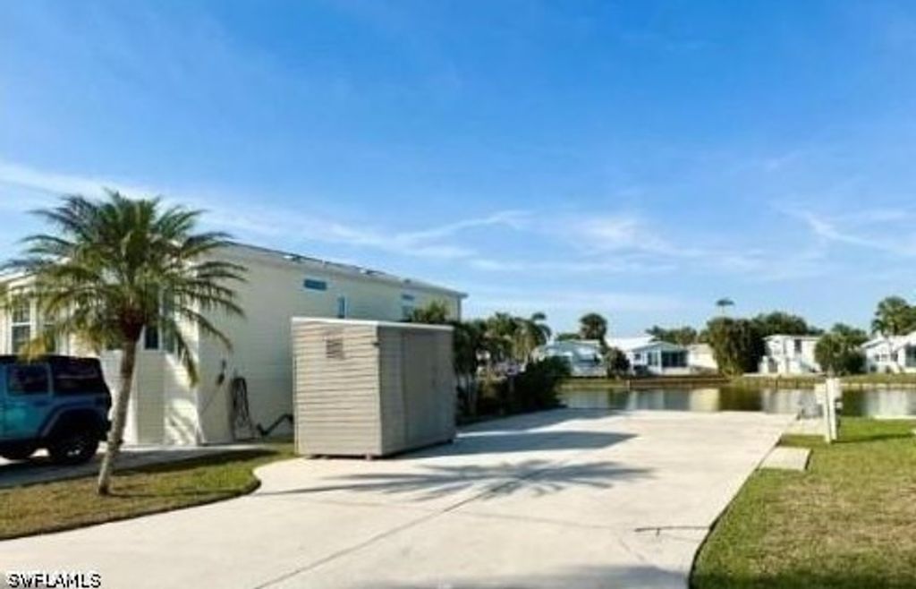 447 Cheetah Dr, Naples