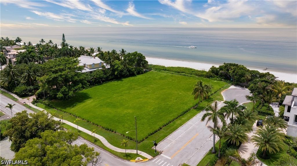 275 Gulf Shore Blvd N, Naples
