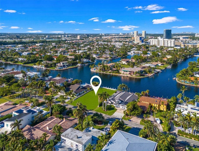 2 of 15 - 306 Holiday Dr, Hallandale Beach, FL
