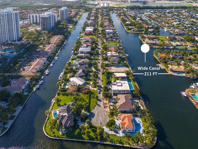 3 of 15 - 306 Holiday Dr, Hallandale Beach, FL