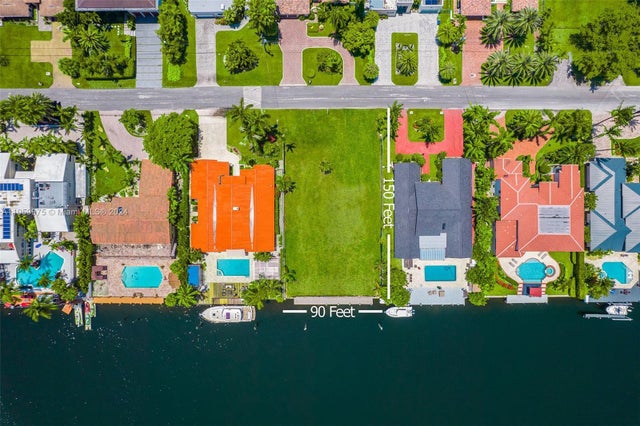 4 of 15 - 306 Holiday Dr, Hallandale Beach, FL
