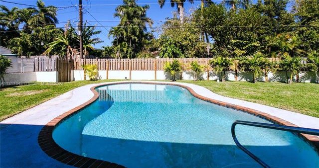 2 of 26 - 951 Washington St, Hollywood, FL