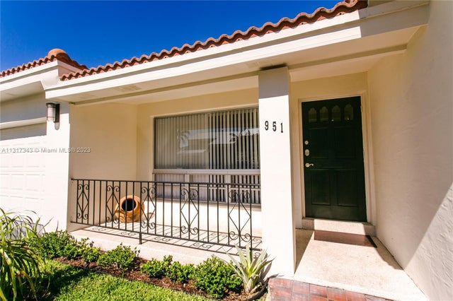 4 of 26 - 951 Washington St, Hollywood, FL