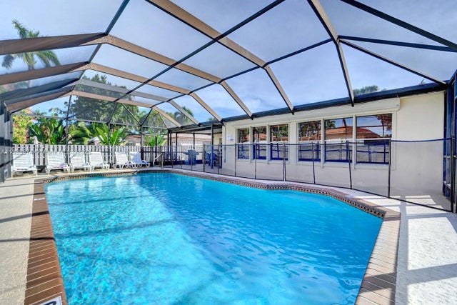 1 of 35 - 947 Washington St, Hollywood, FL