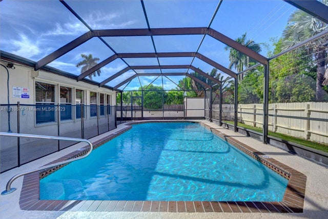 2 of 35 - 947 Washington St, Hollywood, FL