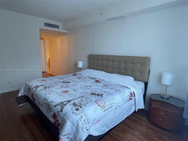5 of 17 - 2501 S Ocean Dr 433, Hollywood, FL