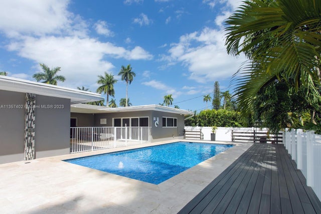 2 of 47 - 1218 Hollywood Blvd, Hollywood, FL