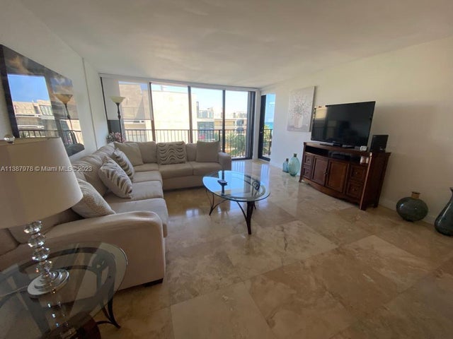 4 of 23 - 2101 S Ocean Dr 501, Hollywood, FL