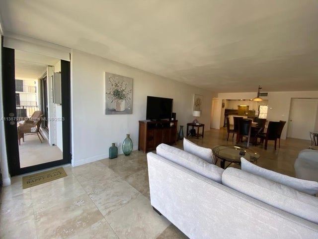 5 of 23 - 2101 S Ocean Dr 501, Hollywood, FL
