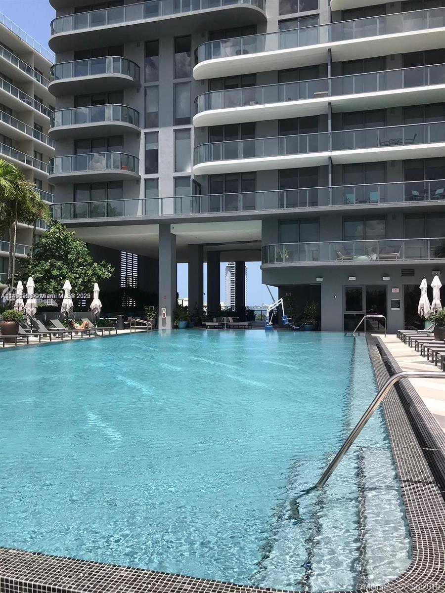 121 Ne 34 St 2215, Miami