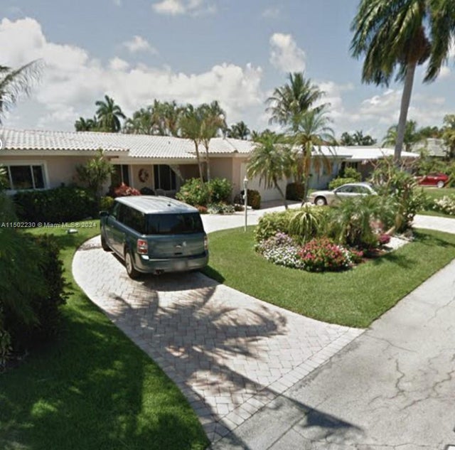 1 of 2 - 3741 Ne 25th Ave, Lighthouse Point, FL