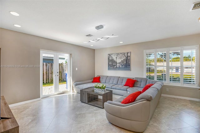 2 of 32 - 4710 Ne 18th Ter, Fort Lauderdale, FL