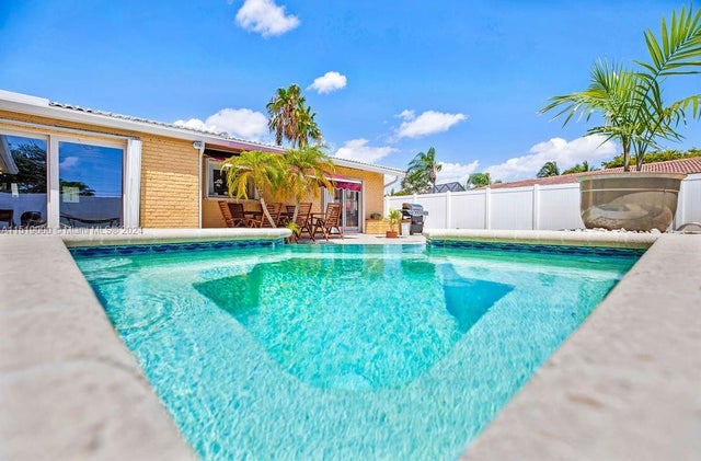 1 of 41 - 5320 Ne 16th Ter, Fort Lauderdale, FL