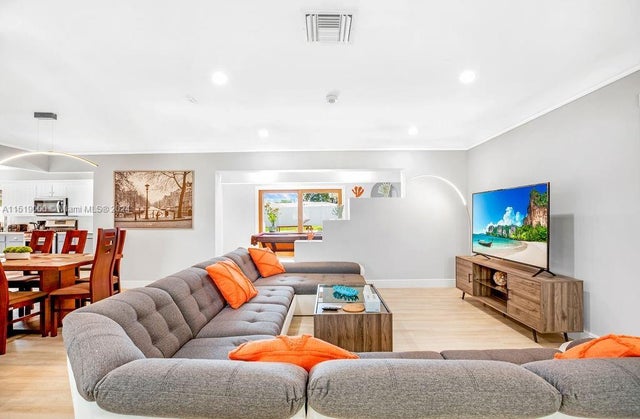 4 of 41 - 5320 Ne 16th Ter, Fort Lauderdale, FL