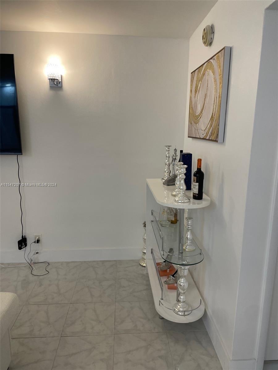 541 N Blue Heron Dr 117, Hallandale Beach