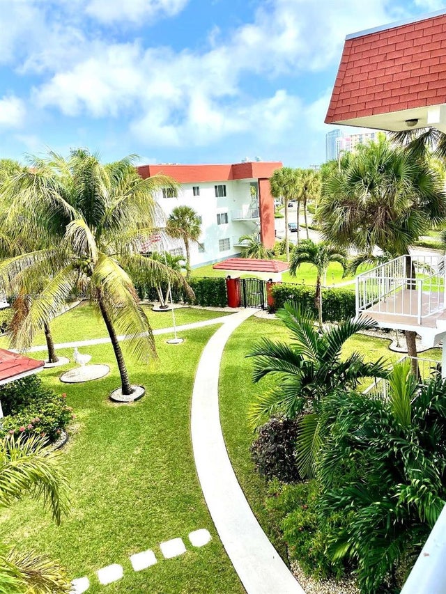 1 of 29 - 580 Egret Dr 308, Hallandale Beach, FL