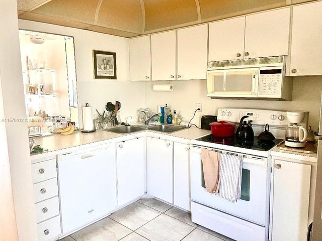1 of 17 - 465 Paradise Isle Blvd 101, Hallandale Beach, FL