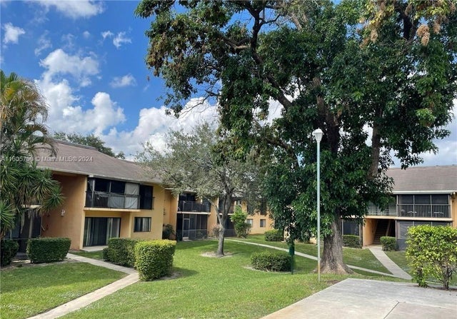 1 of 7 - 5855 Washington St 97, Hollywood, FL
