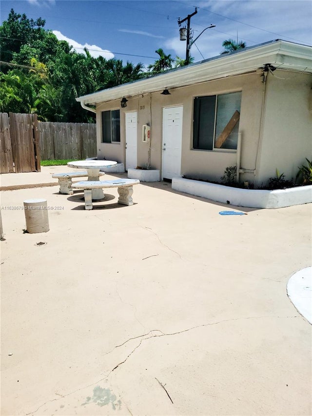 1 of 4 - 2019 Fletcher St 2, Hollywood, FL