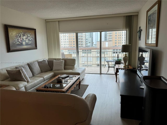 5 of 20 - 1950 S Ocean Dr 4d, Hallandale Beach, FL