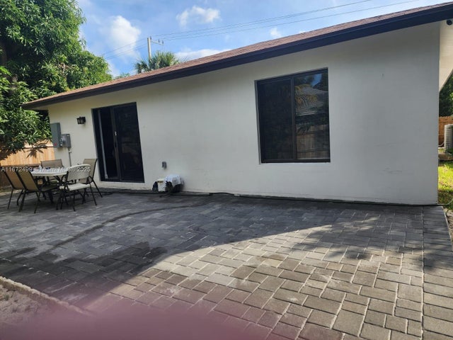 3 of 16 - 413 Sw 10th St, Delray Beach, FL