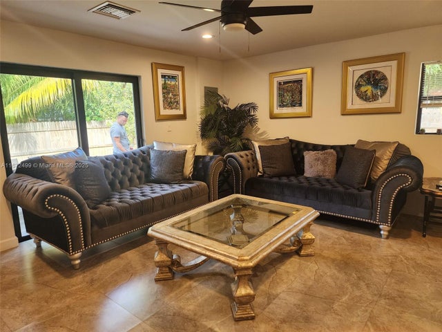 4 of 16 - 413 Sw 10th St, Delray Beach, FL
