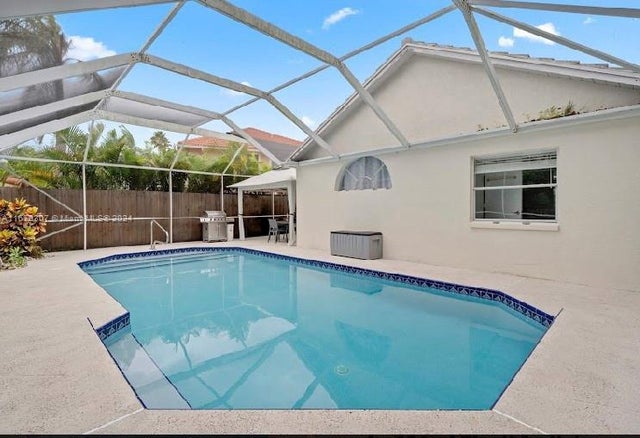 1 of 33 - 2002 Lake Breeze Ct, Wellington, FL
