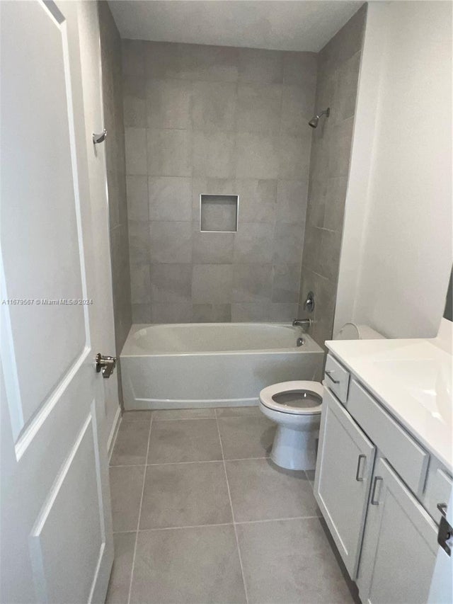 4 of 14 - 725 Worlington Ln, Fort Pierce, FL