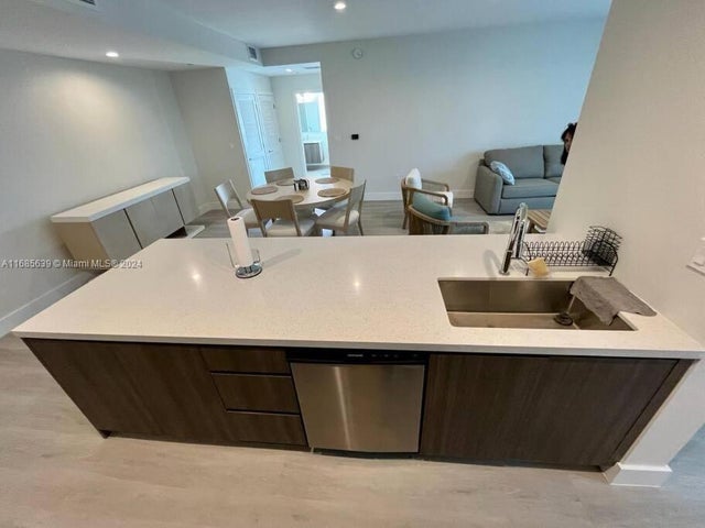 3 of 14 - 1938 Jackson St 204, Hollywood, FL