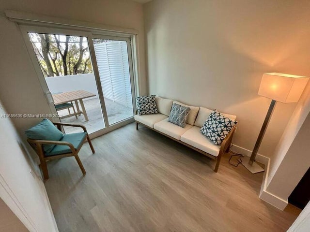 5 of 14 - 1938 Jackson St 204, Hollywood, FL