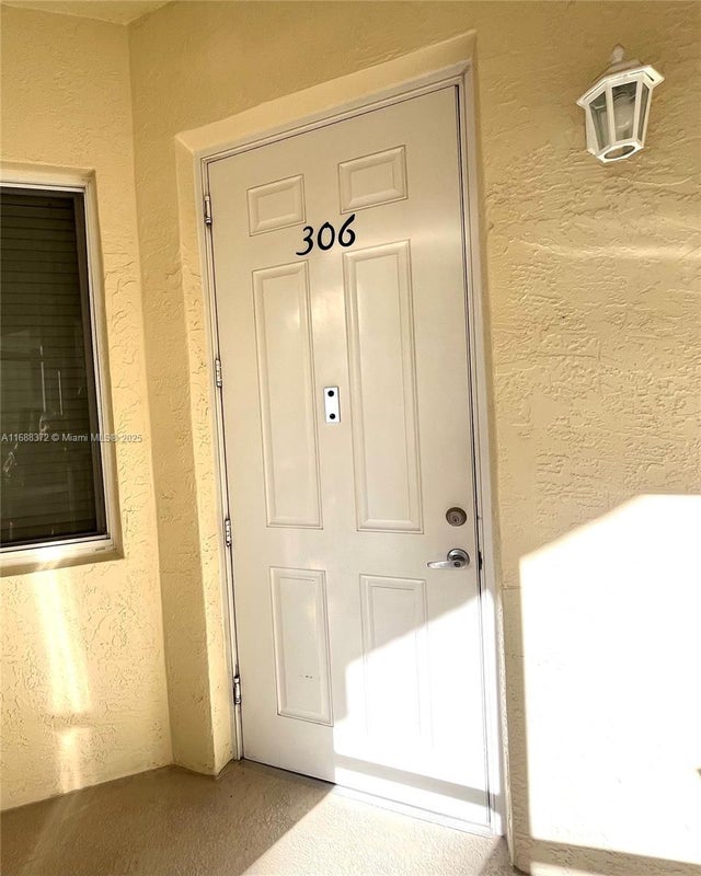 1 of 18 - 3600 Oaks Clubhouse Dr 306, Pompano Beach, FL