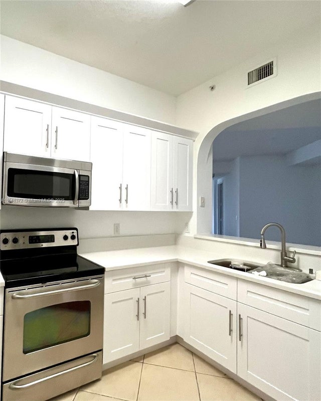 3 of 18 - 3600 Oaks Clubhouse Dr 306, Pompano Beach, FL