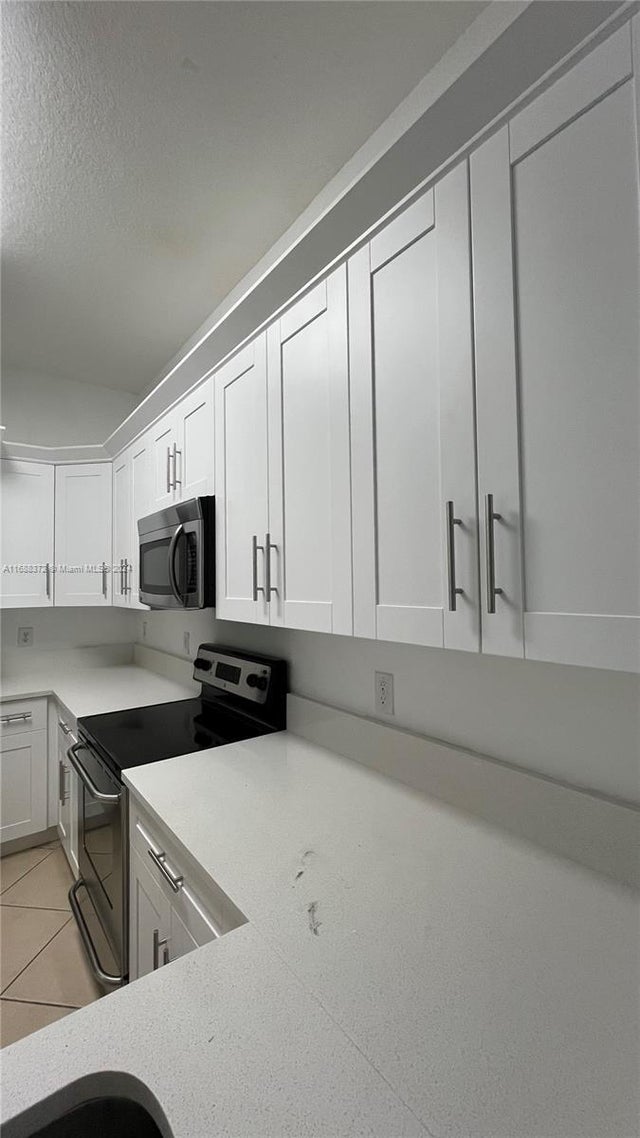 4 of 18 - 3600 Oaks Clubhouse Dr 306, Pompano Beach, FL
