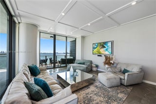 Photo of Listing #A11696157