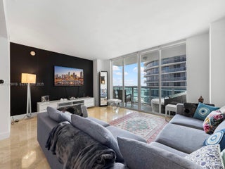 Photo of Listing #A11715919