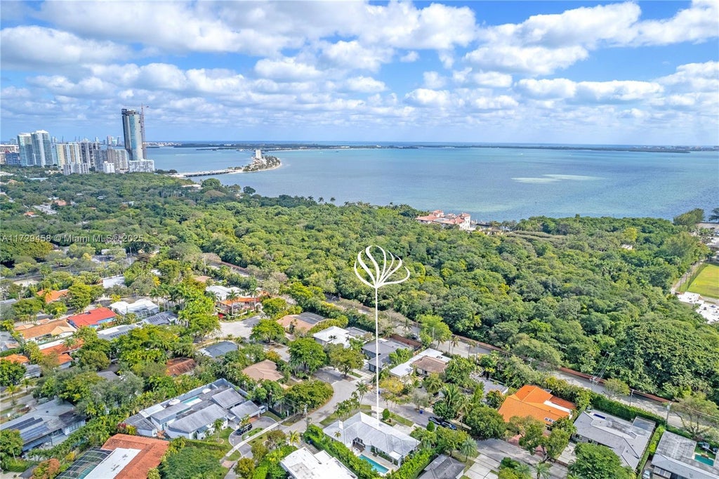 290 E Shore Dr E, Miami