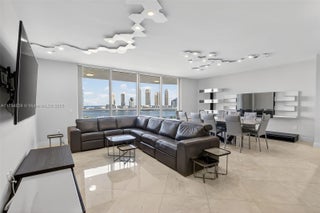 Photo of Listing #A11738529