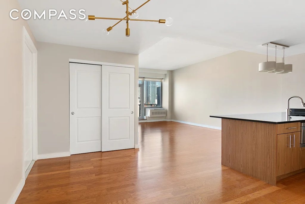 5 of 9 - 48-15 11th St. 8f, Long Island City, NY