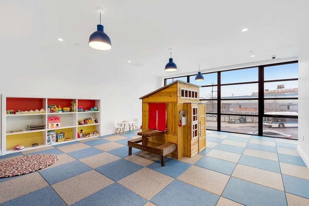 6 of 9 - 13-33 Jackson Avenue 6e, Long Island City, NY
