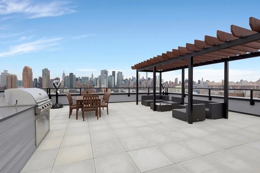 7 of 9 - 13-33 Jackson Avenue 6e, Long Island City, NY